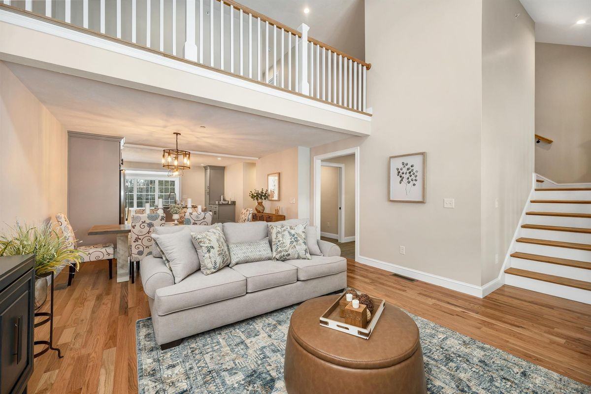 98 Brook Hl - Photo 4 of 16