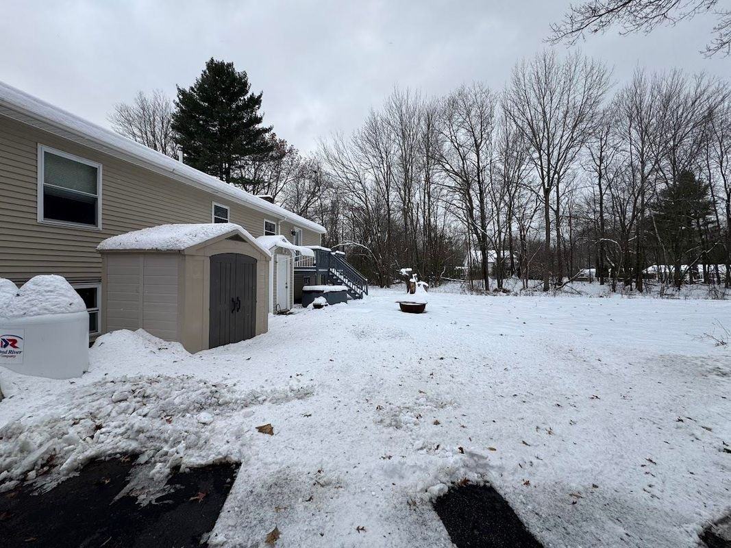 240 Leda Ave - Photo 5 of 39