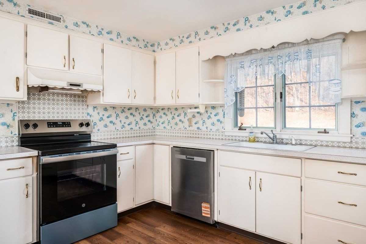 45 Weare Rd - Photo 3 of 38