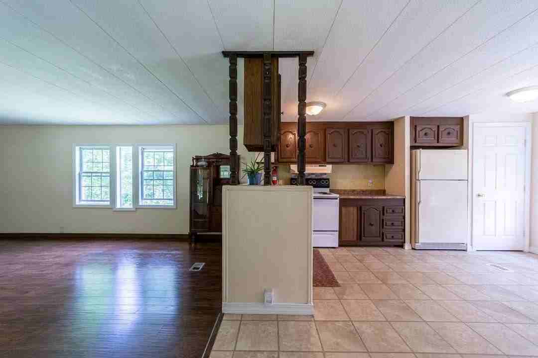 368 North Rd - Photo 4 of 15