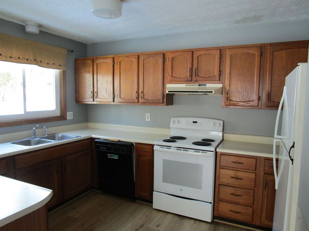 24 Bobbys Ln ##2 - Photo 6 of 25