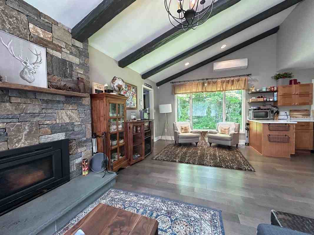 13 Deer St - Photo 3 of 16