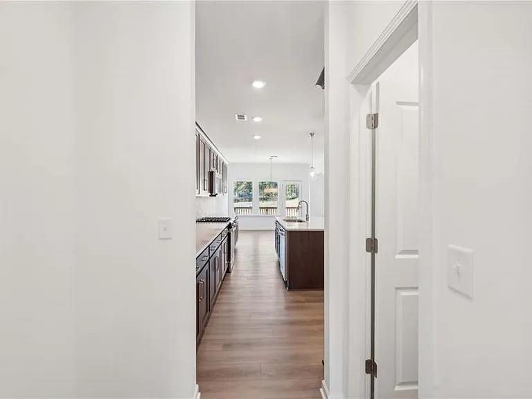 350 Foxhill Dr - Photo 7 of 49