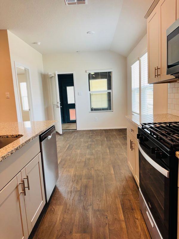 417 Deborah Dr - Photo 3 of 7