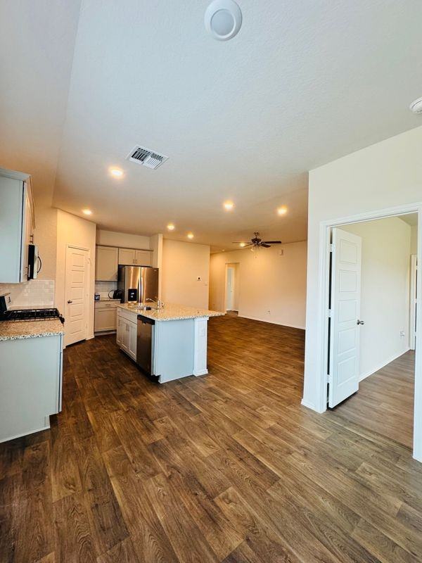 417 Deborah Dr - Photo 4 of 7