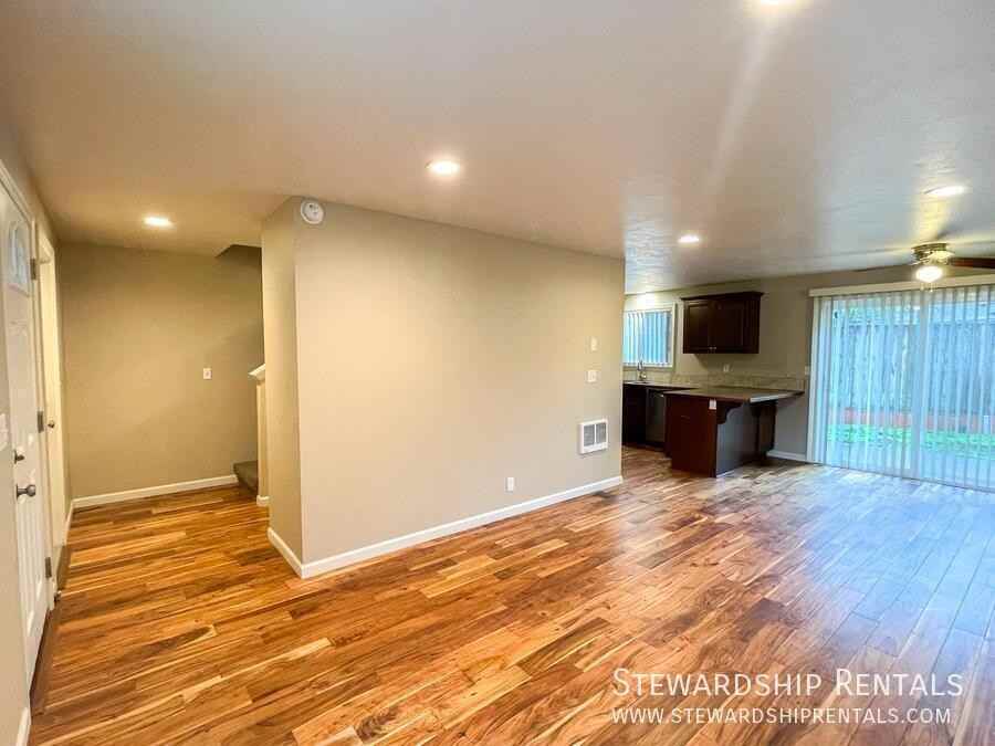 723 W Quinalt St - Photo 2 of 22