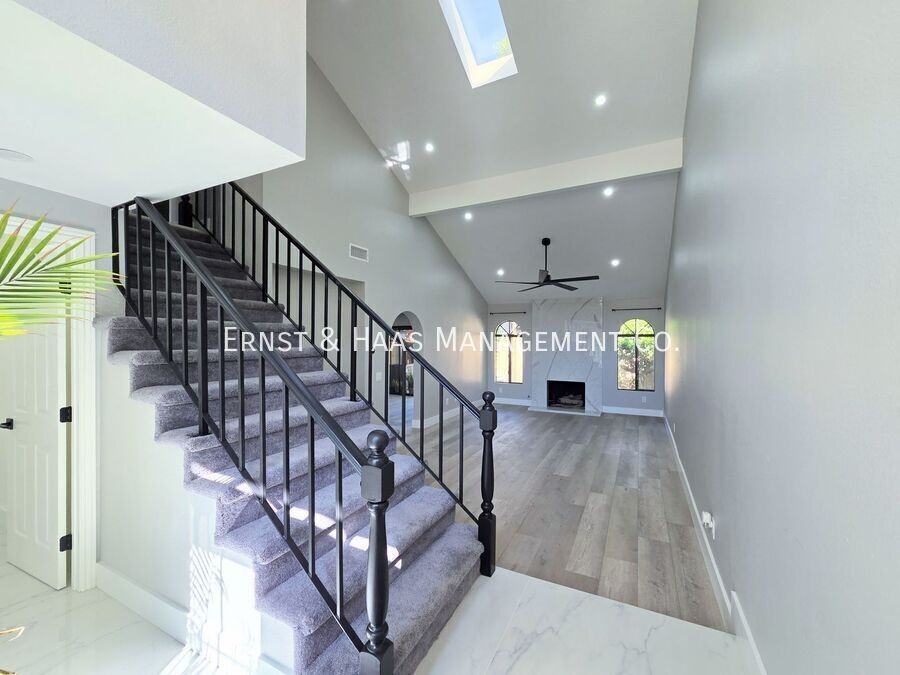 16810 Picadilly Ln - Photo 3 of 31