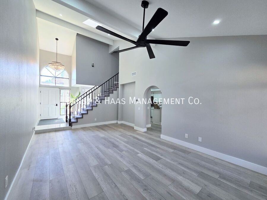 16810 Picadilly Ln - Photo 5 of 31