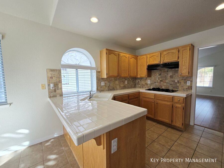 1825 Imperial Cup Dr - Photo 3 of 27