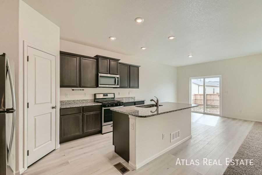 987 Cascade Falls St - Photo 4 of 16