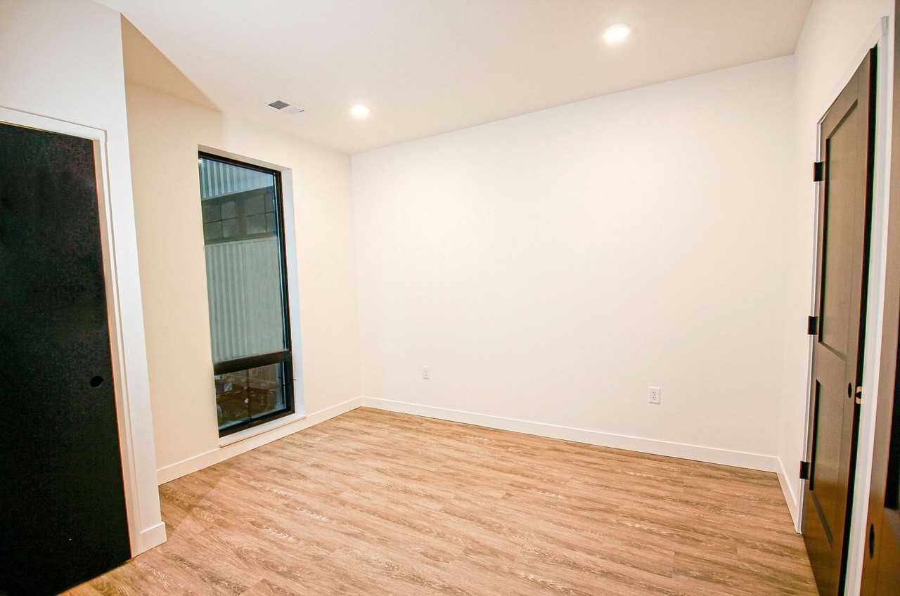 320 East College Avenue - Photo 2 of 15