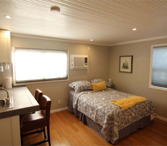 1559B Willis St - Photo 3 of 14