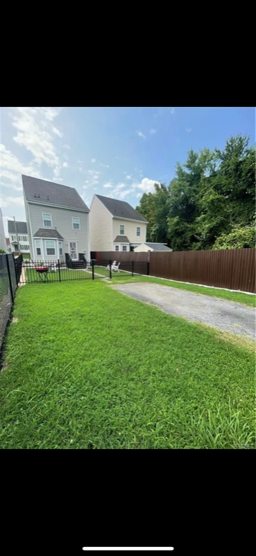 1915 Porter St - Photo 4 of 14