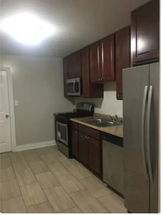 2621 W 79th St #2A - Photo 4 of 15