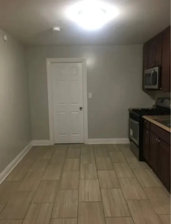 2621 W 79th St #2A - Photo 5 of 15