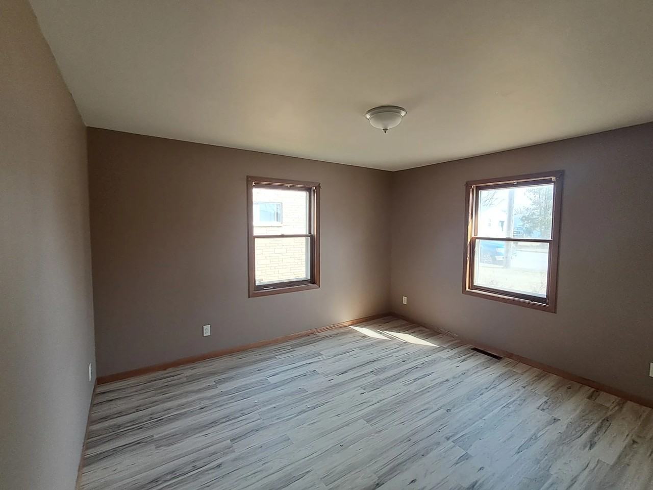 2124 Vermont Ave - Photo 2 of 4