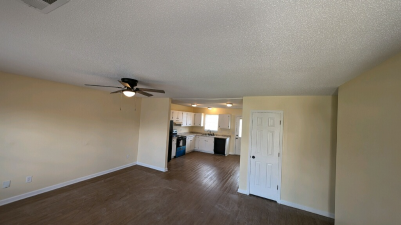 425 Elmira St #B - Photo 7 of 14