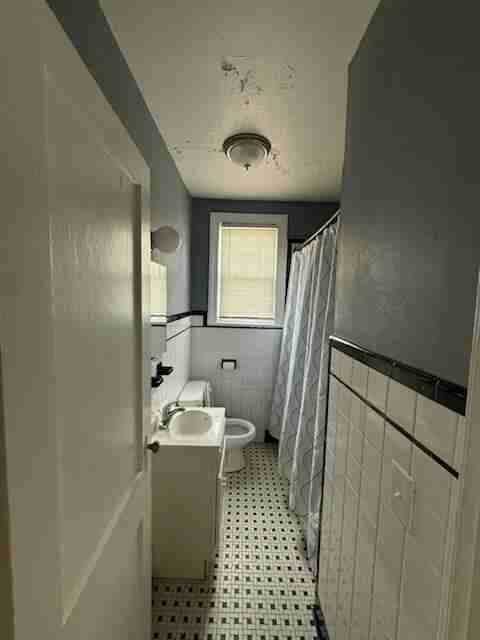 565 E Elm St #1 - Photo 2 of 4