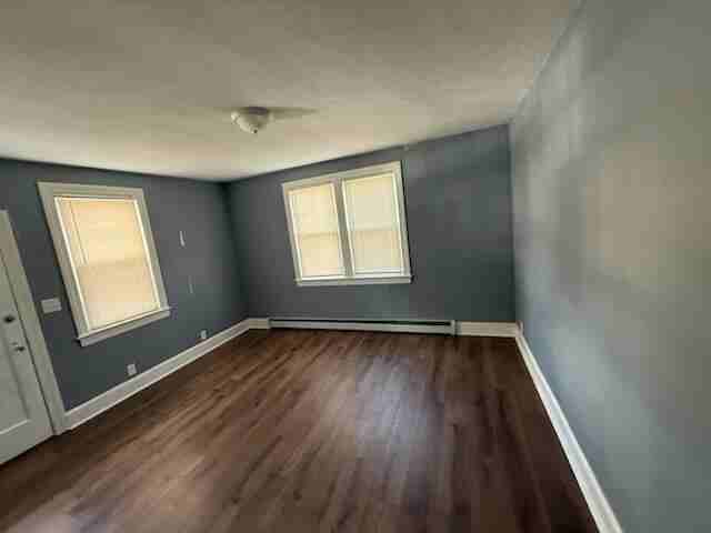 565 E Elm St #1 - Photo 3 of 4