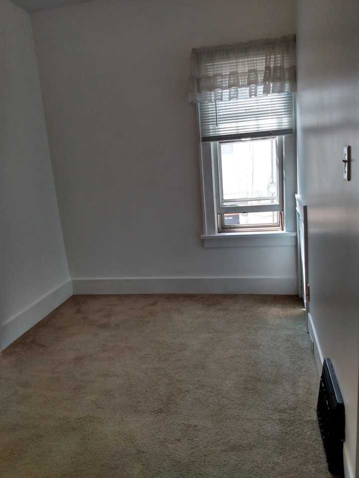 264 W 16th St - Photo 6 of 16