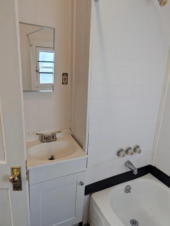 21 Knox St #2 - Photo 7 of 10