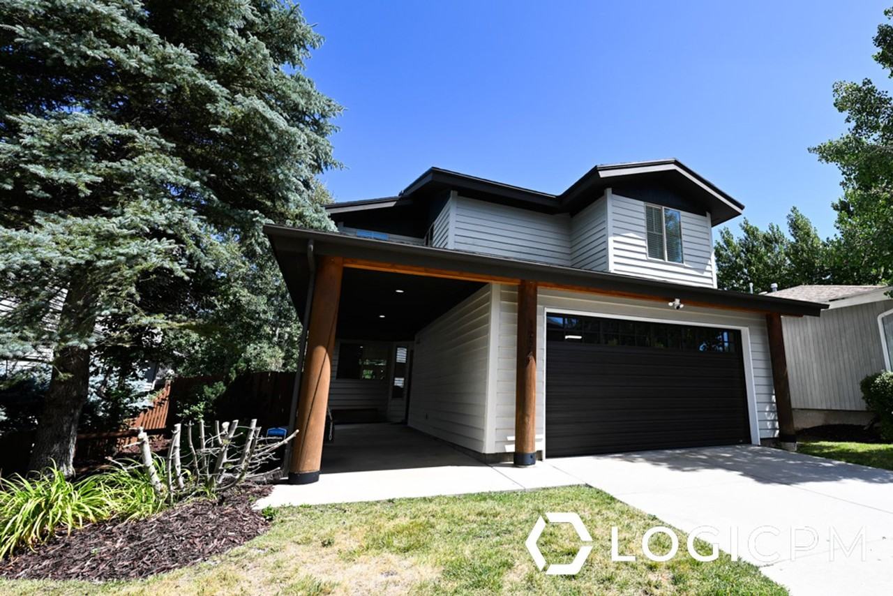 1034 Lincoln Ln - Photo 2 of 36