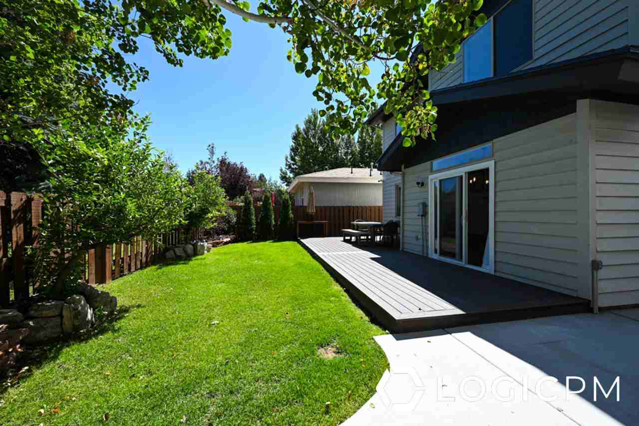 1034 Lincoln Ln - Photo 4 of 36