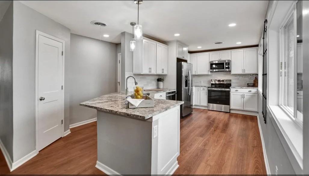 218 Edward Ln - Photo 3 of 11