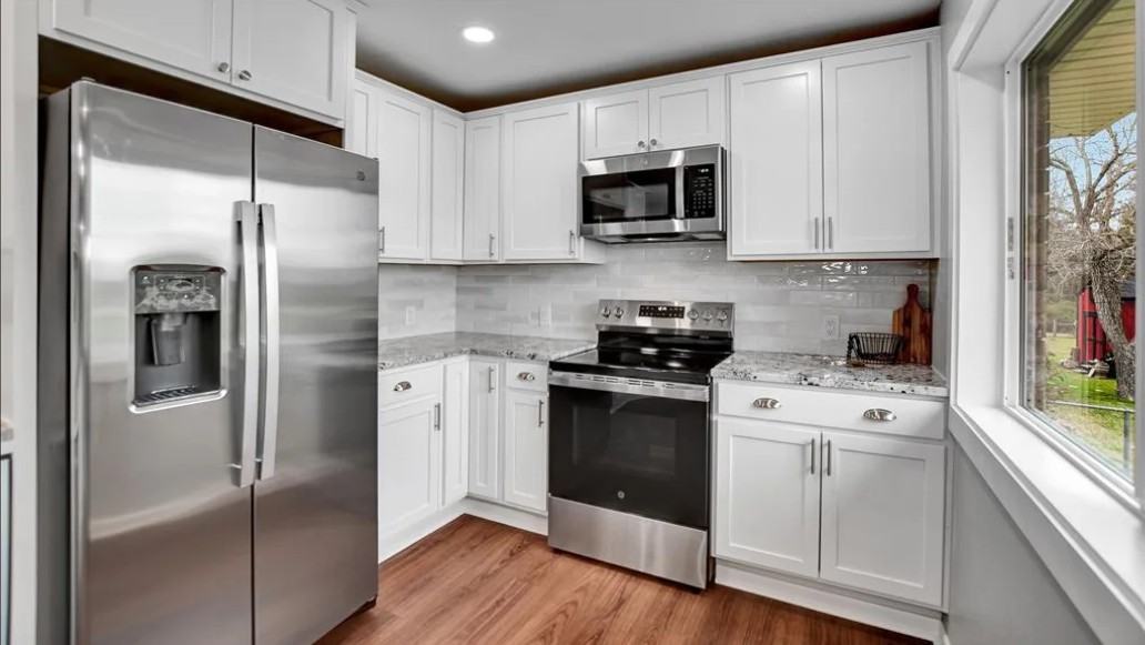 218 Edward Ln - Photo 4 of 11