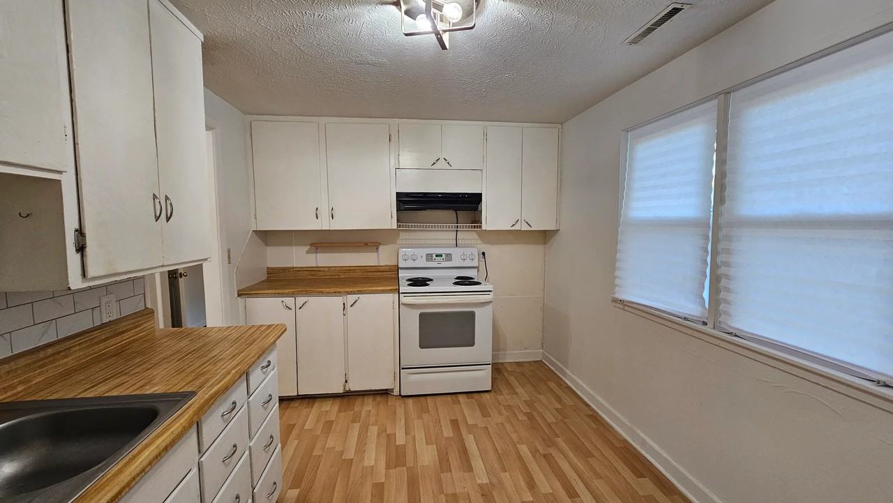 940 Hancock St - Photo 2 of 18