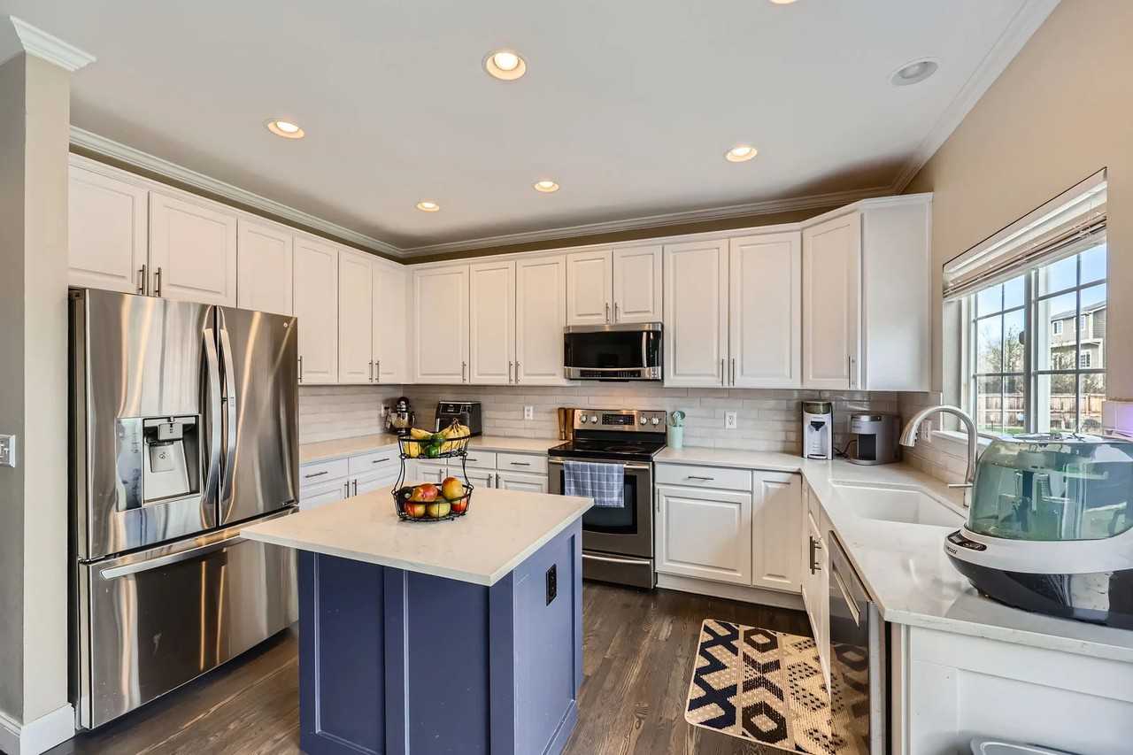 1109 N Tabor Dr - Photo 2 of 20