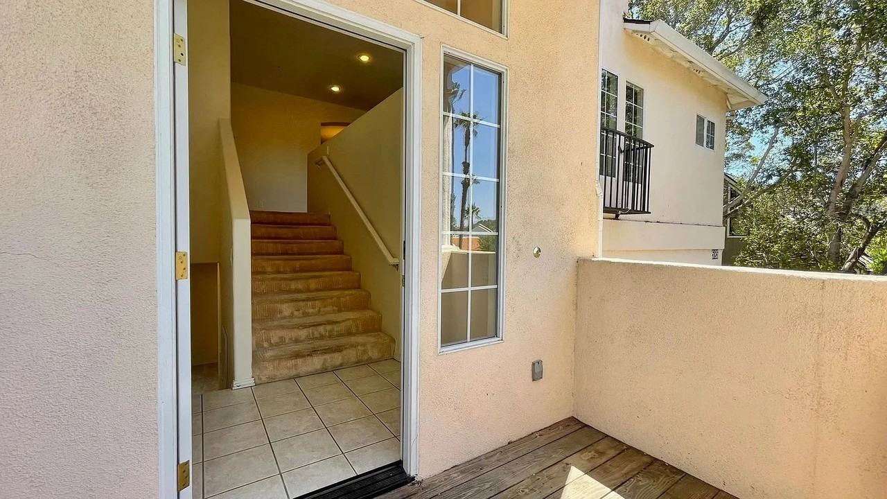 585 Luneta Dr - Photo 2 of 20