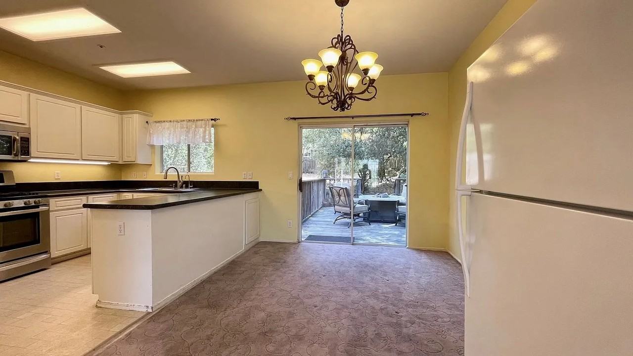 585 Luneta Dr - Photo 6 of 20