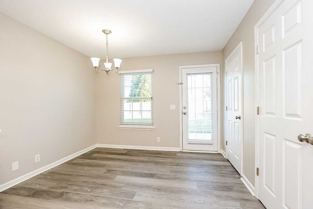 7552 W Winchester Dr - Photo 5 of 16