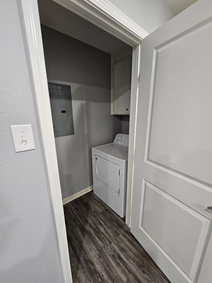 21 Bernard Dr - Photo 3 of 10