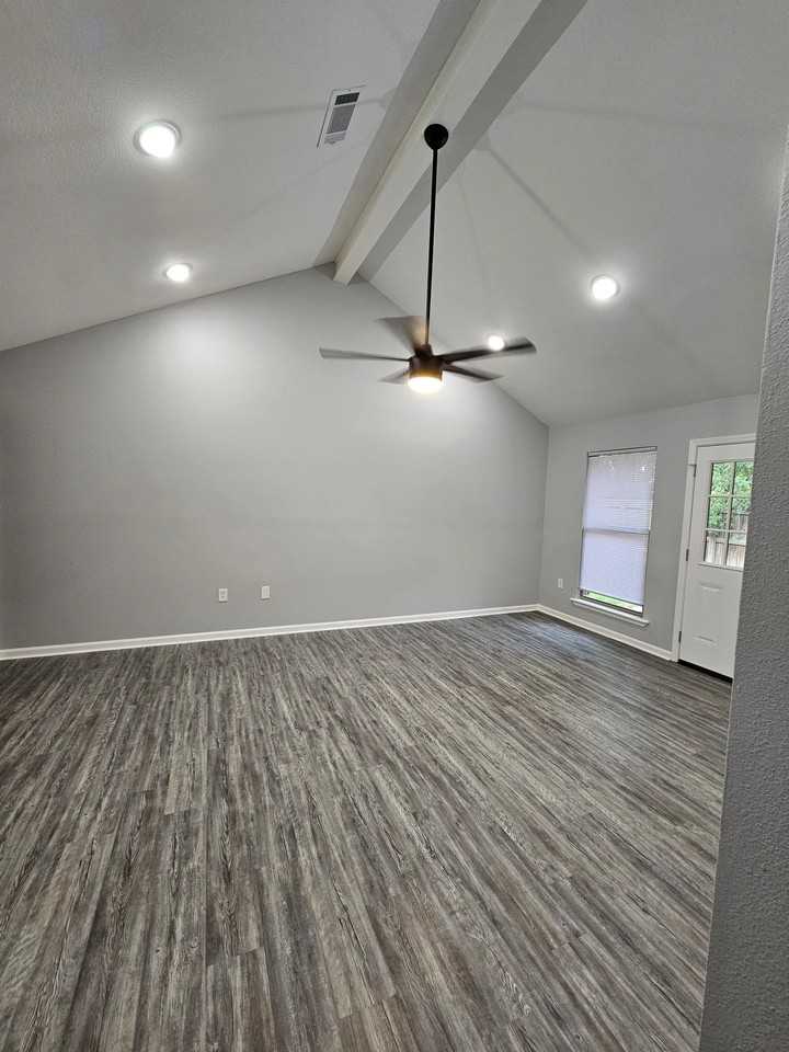 21 Bernard Dr - Photo 5 of 10