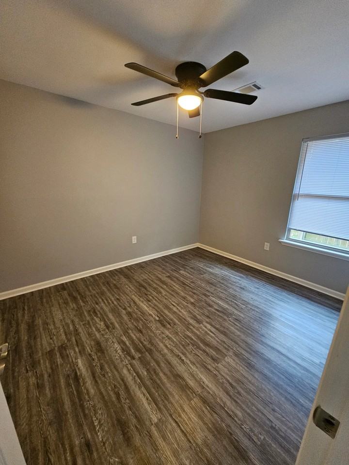 21 Bernard Dr - Photo 6 of 10