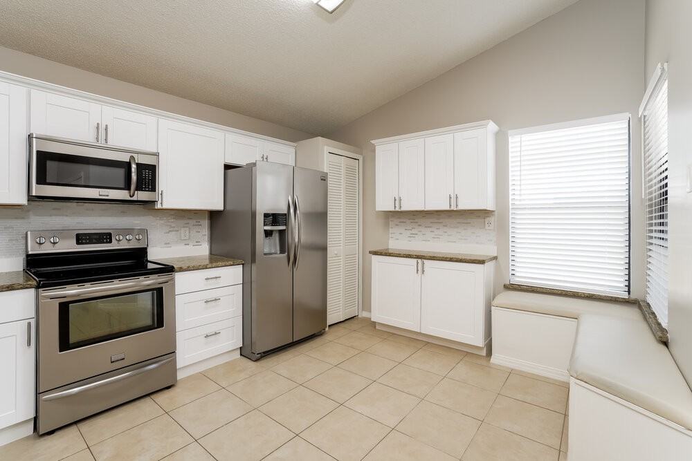 1266 Bee St N - Photo 7 of 15