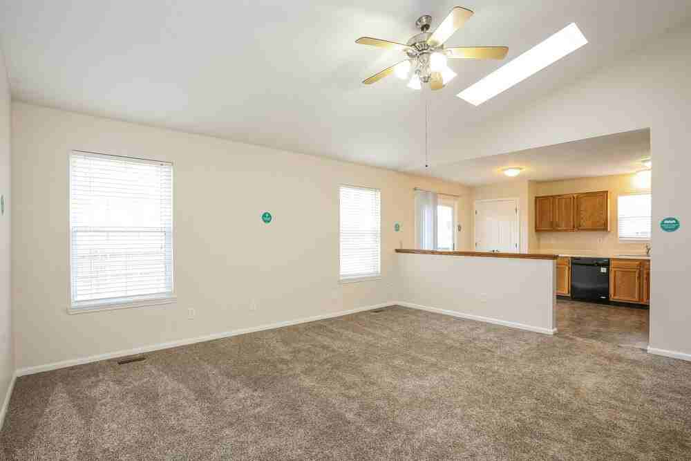 7825 Jaclyn Dr - Photo 3 of 15