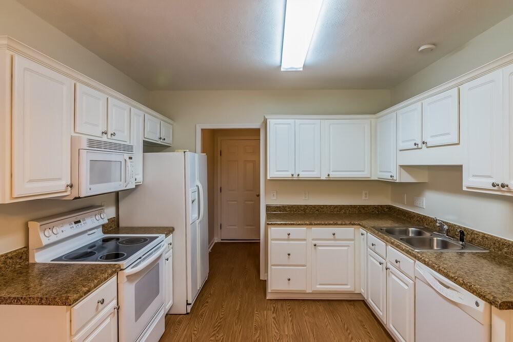 816 Thomas Bay Ct - Photo 4 of 14