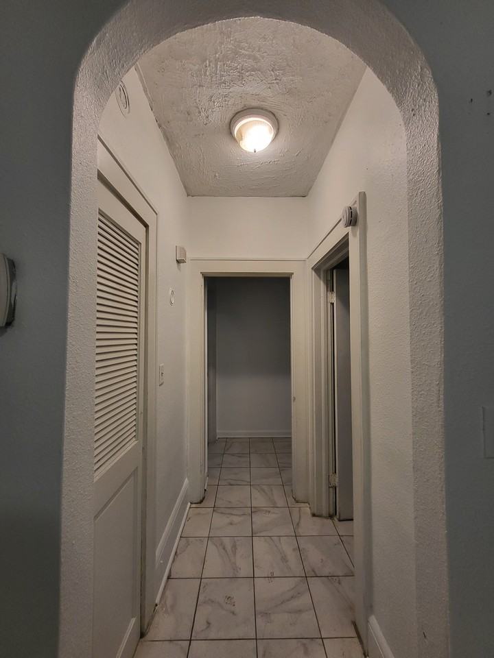 4304 Springfield Blvd #4304 - Photo 5 of 9