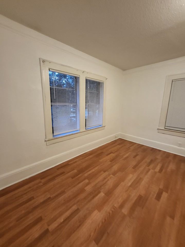 4304 Springfield Blvd #4304 - Photo 7 of 9