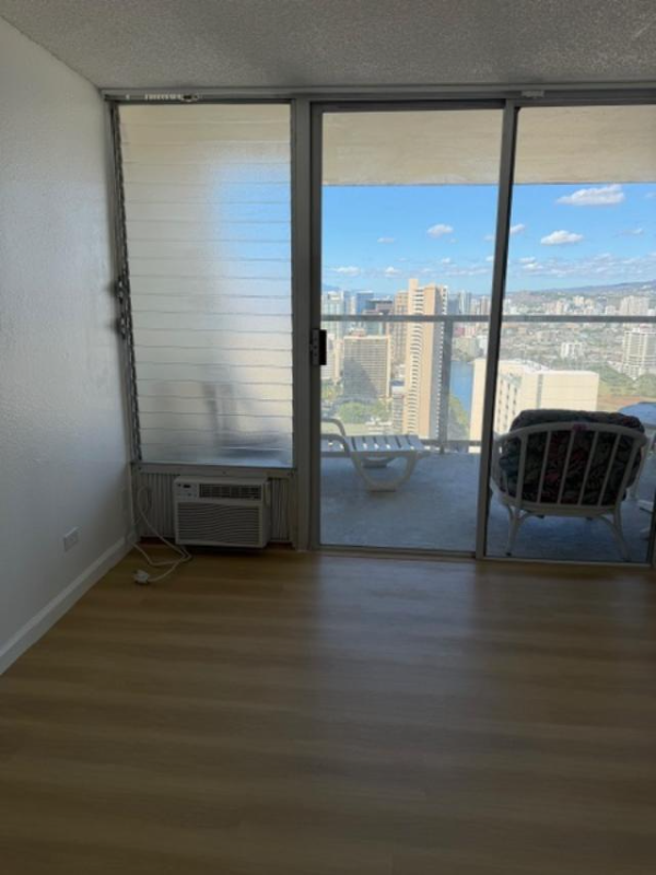 445 Seaside Ave - Photo 7 of 14