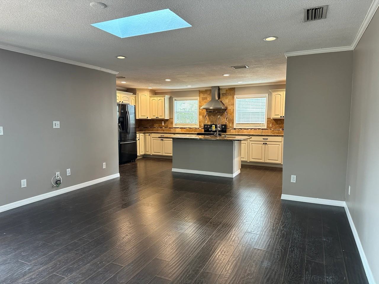 2724 Lexington Dr - Photo 3 of 13