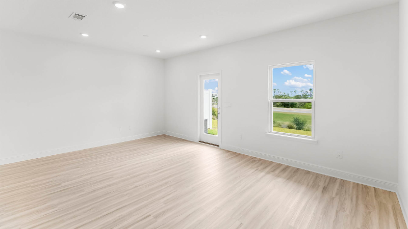 272 Prado St - Photo 5 of 23