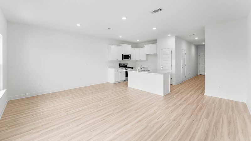 272 Prado St - Photo 6 of 23