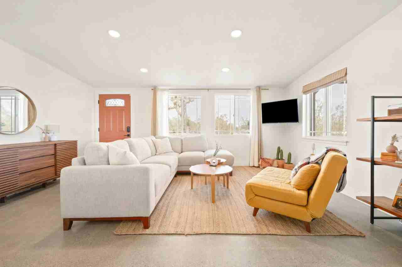 6651 Mount Shasta Ave - Photo 3 of 15