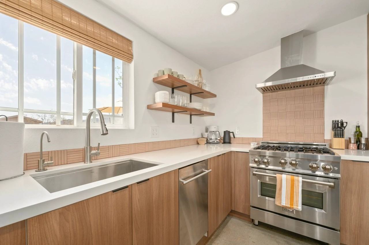 6651 Mount Shasta Ave - Photo 4 of 15