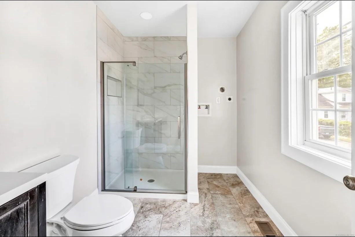 520 Wayne St - Photo 3 of 5