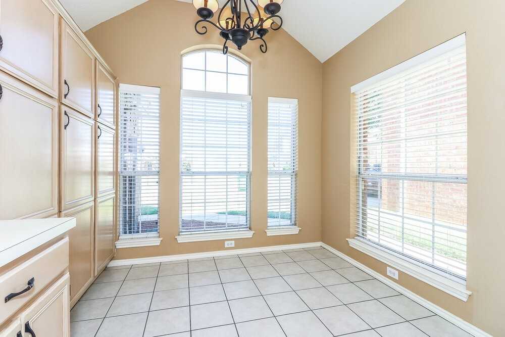 941 Azalia Dr - Photo 5 of 15